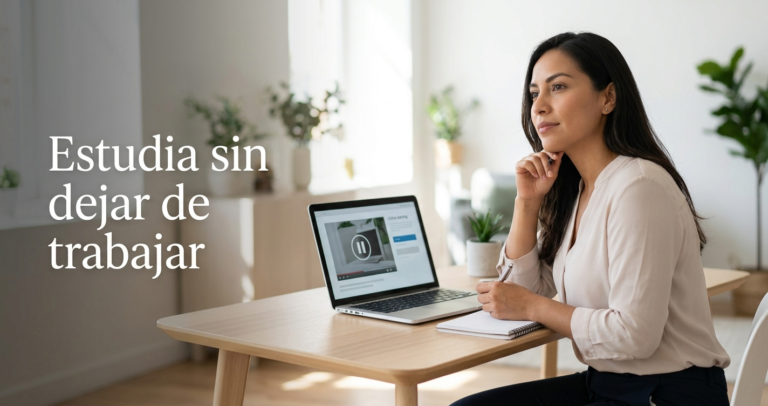 Latina estudiando en laptop durante pausa de trabajo en USA